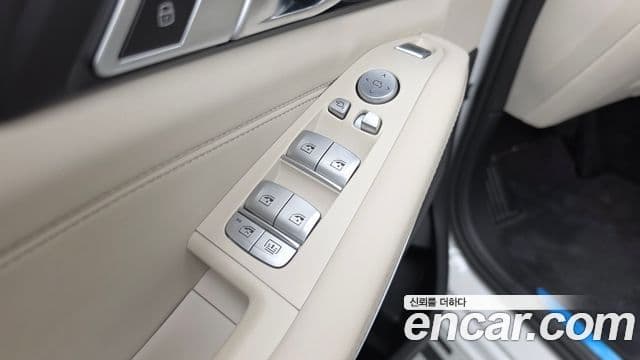 BMW X7 2025 — Photo 19/33