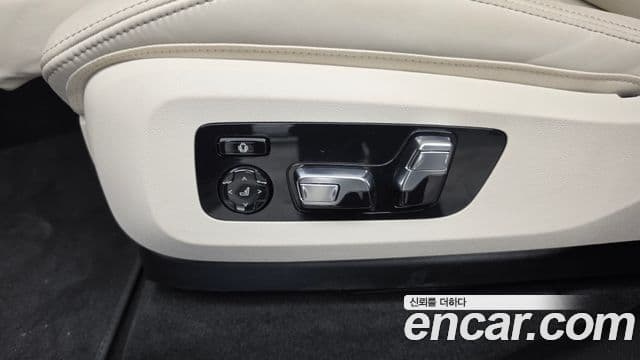 BMW X7 2025 — Photo 18/33