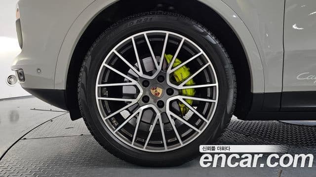 Porsche Cayenne 2023 — Photo 1/33