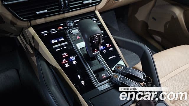Porsche Cayenne 2023 — Photo 8/33