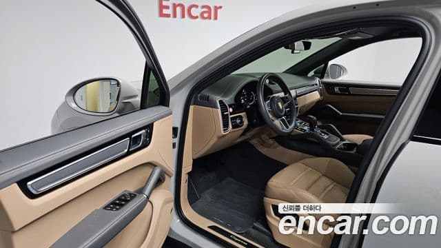 Porsche Cayenne 2023 — Photo 32/33
