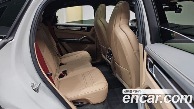 Porsche Cayenne 2023 — Photo 14/33