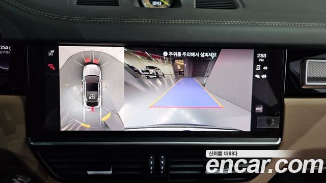 Porsche Cayenne 2023 — Photo 27/33