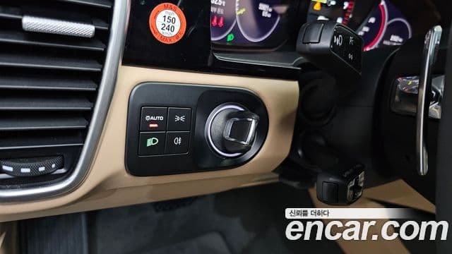 Porsche Cayenne 2023 — Photo 7/33