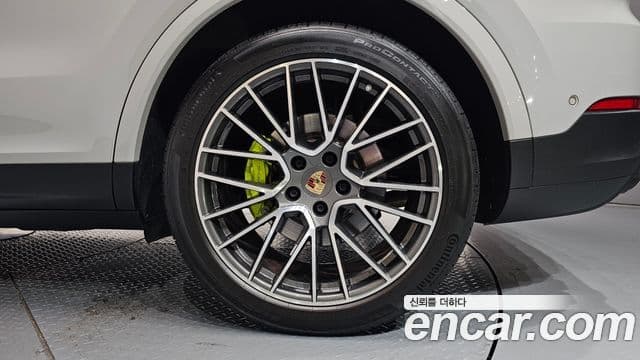 Porsche Cayenne 2023 — Photo 24/33