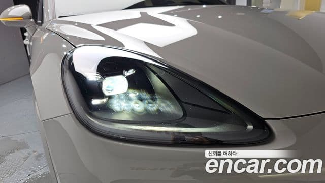 Porsche Cayenne 2023 — Photo 28/33