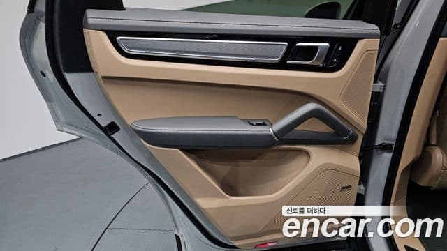 Porsche Cayenne 2023 — Photo 11/33