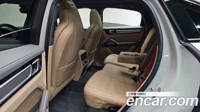Porsche Cayenne 2023 — Photo 15/33