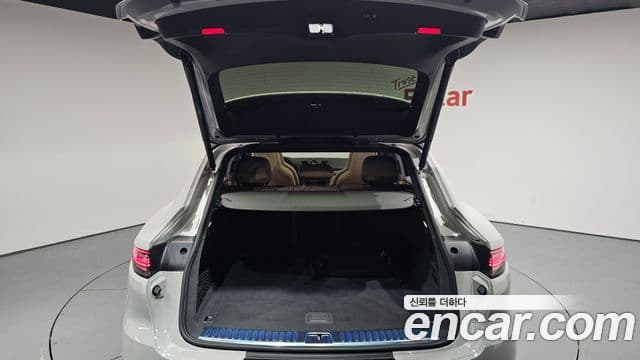 Porsche Cayenne 2023 — Photo 25/33