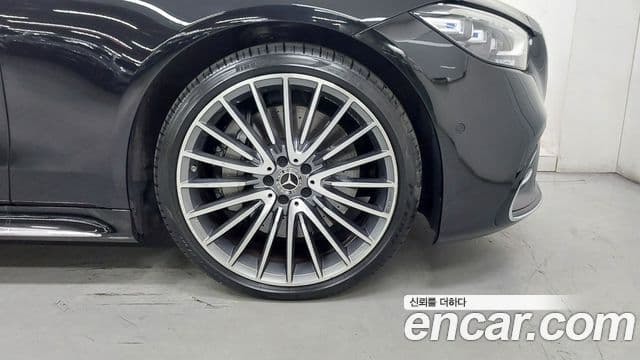 Mercedes-Benz S-Class 2025 — Photo 10/18