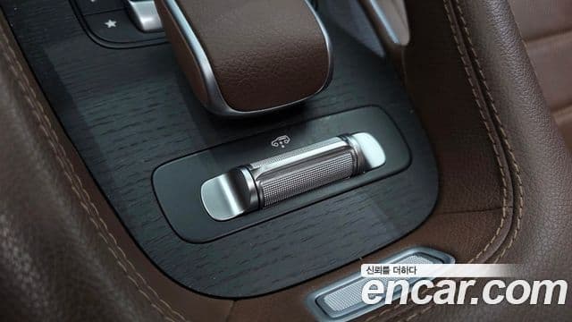 Mercedes-Benz GLE-Class 2024 — Photo 33/39