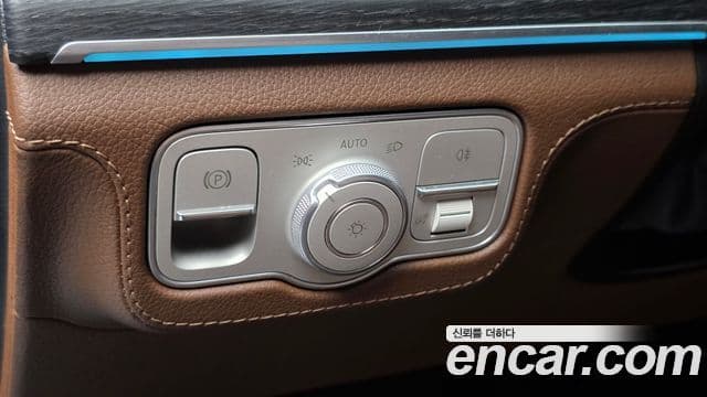 Mercedes-Benz GLE-Class 2024 — Photo 9/39