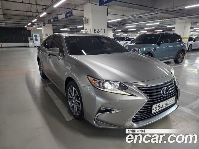 Lexus ES300h 2018 — Photo 11/11