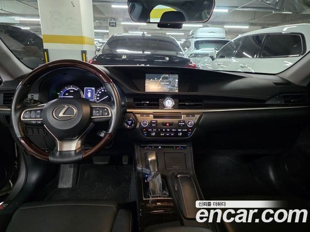 Lexus ES300h 2018 — Photo 7/11