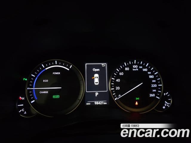 Lexus ES300h 2018 — Photo 9/11