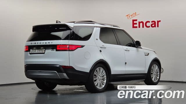Land Rover Discovery 5 2018 — Şəkil 7/20