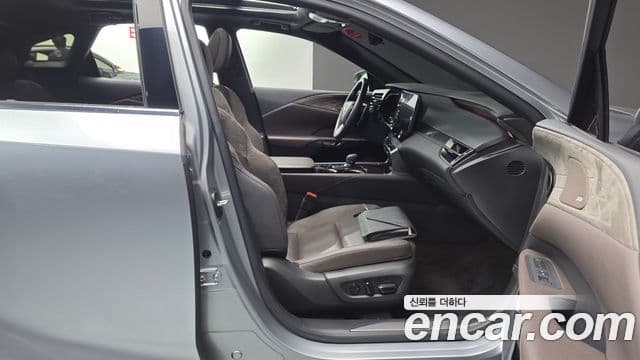 Lexus RX350h 2023 — ფოტო 31/37