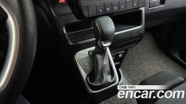 Hyundai Staria 2025 — Фото 9/20