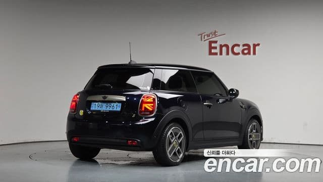 Mini Cooper Electric 2023 — ფოტო 14/20