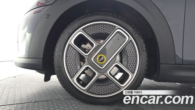 Mini Cooper Electric 2023 — ფოტო 17/20