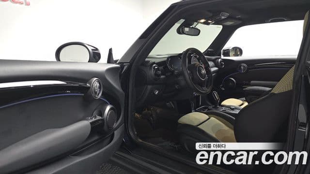 Mini Cooper Electric 2023 — ფოტო 16/20