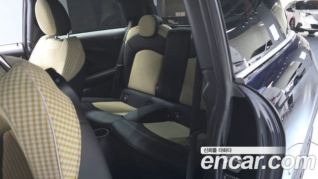 Mini Cooper Electric 2023 — ფოტო 11/20