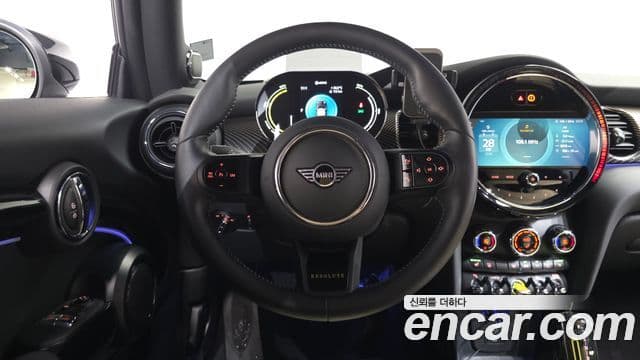 Mini Cooper Electric 2023 — ფოტო 7/20