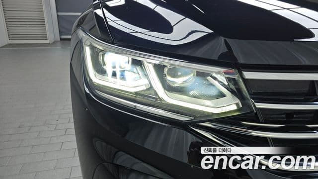 Volkswagen Tiguan 2022 — Şəkil 27/30