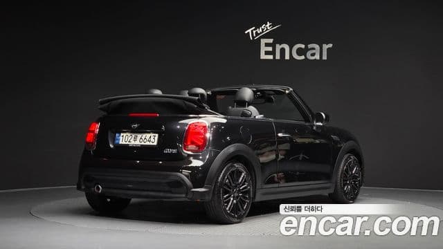 Mini Cooper Convertible 2023 — Фото 2/20