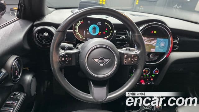 Mini Cooper Convertible 2023 — Фото 13/20