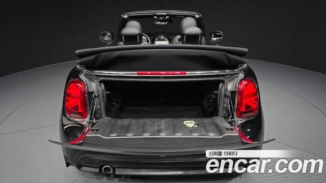 Mini Cooper Convertible 2023 — Фото 18/20