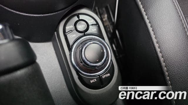 Mini Cooper Convertible 2023 — Şəkil 32/33