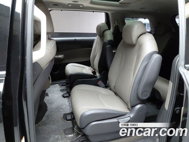 Kia Carnival 2023 — Фото 12/20
