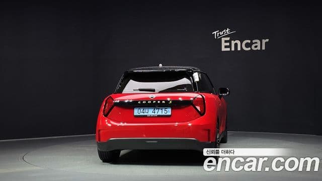 Mini Cooper Electric 2024 — ფოტო 20/33