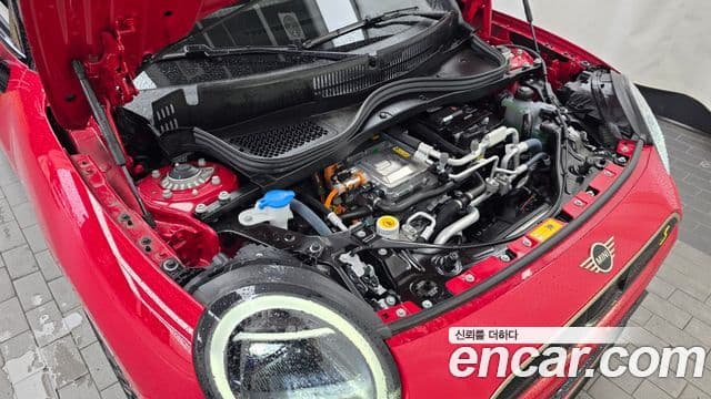 Mini Cooper Electric 2024 — ფოტო 13/33