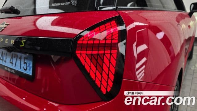 Mini Cooper Electric 2024 — ფოტო 31/33