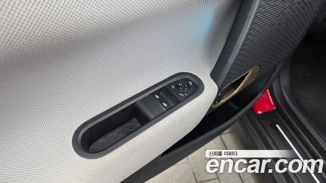 Mini Cooper Electric 2024 — ფოტო 7/33