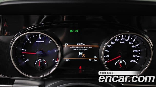 Kia Carnival 2021 — ფოტო 21/35