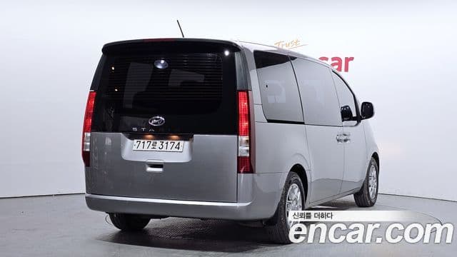 Hyundai Staria 2021 — ფოტო 2/20