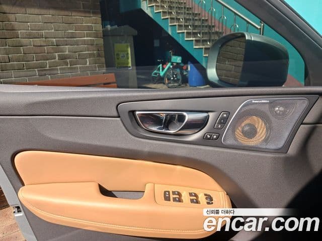 Volvo XC60 2019 — Şəkil 13/17