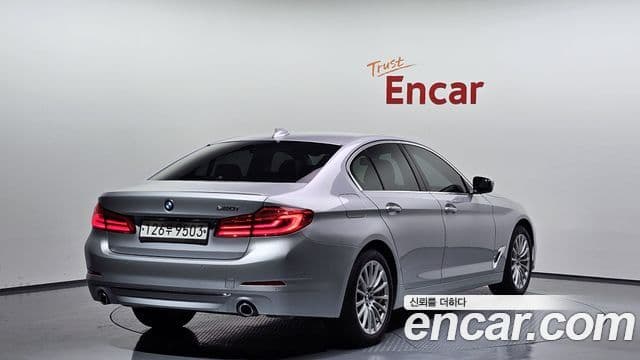 BMW 5 Series 2020 — ფოტო 2/20