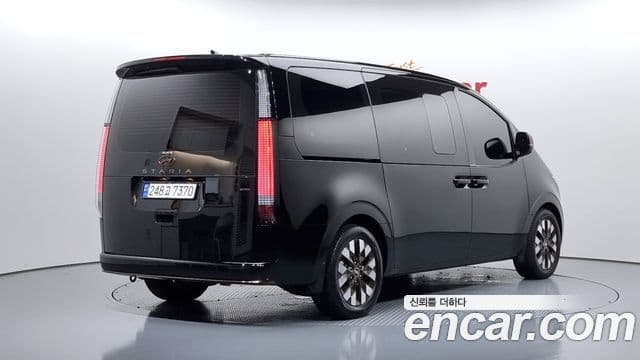 Hyundai Staria 2023 — ფოტო 2/20