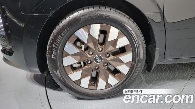 Hyundai Staria 2023 — фото 5 из 20
