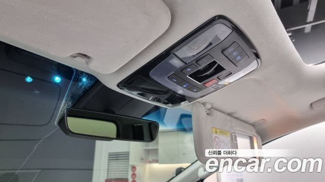 Hyundai Staria 2023 — ფოტო 18/20
