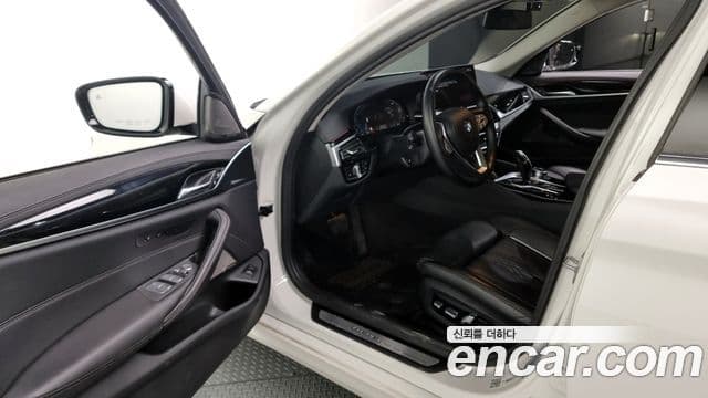 BMW 5 Series 2020 — ფოტო 10/20