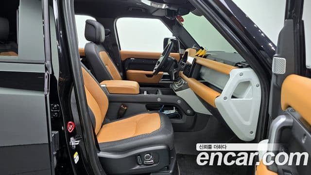 Land Rover Defender 2024 — фото 10 из 20
