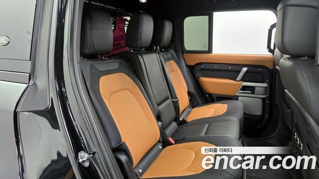 Land Rover Defender 2024 — фото 13 из 20