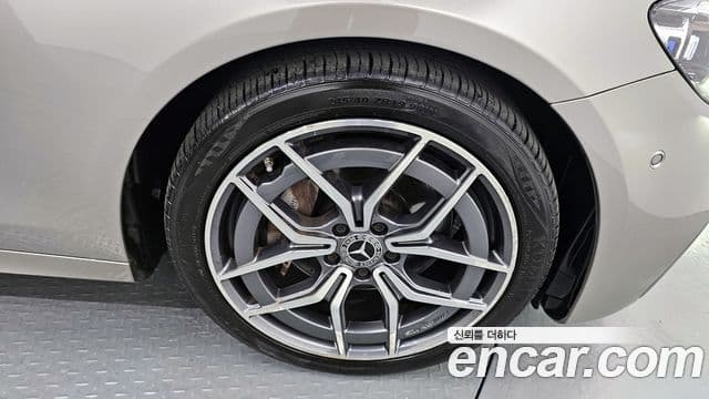 Mercedes-Benz E-Class 2021 — ფოტო 5/20