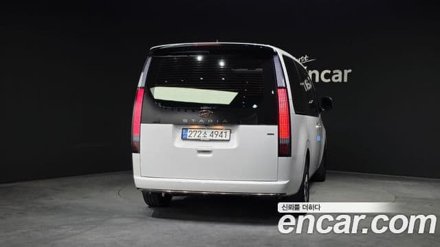 Hyundai Staria 2023 — Фото 4/20