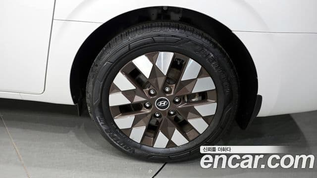 Hyundai Staria 2023 — Фото 5/20